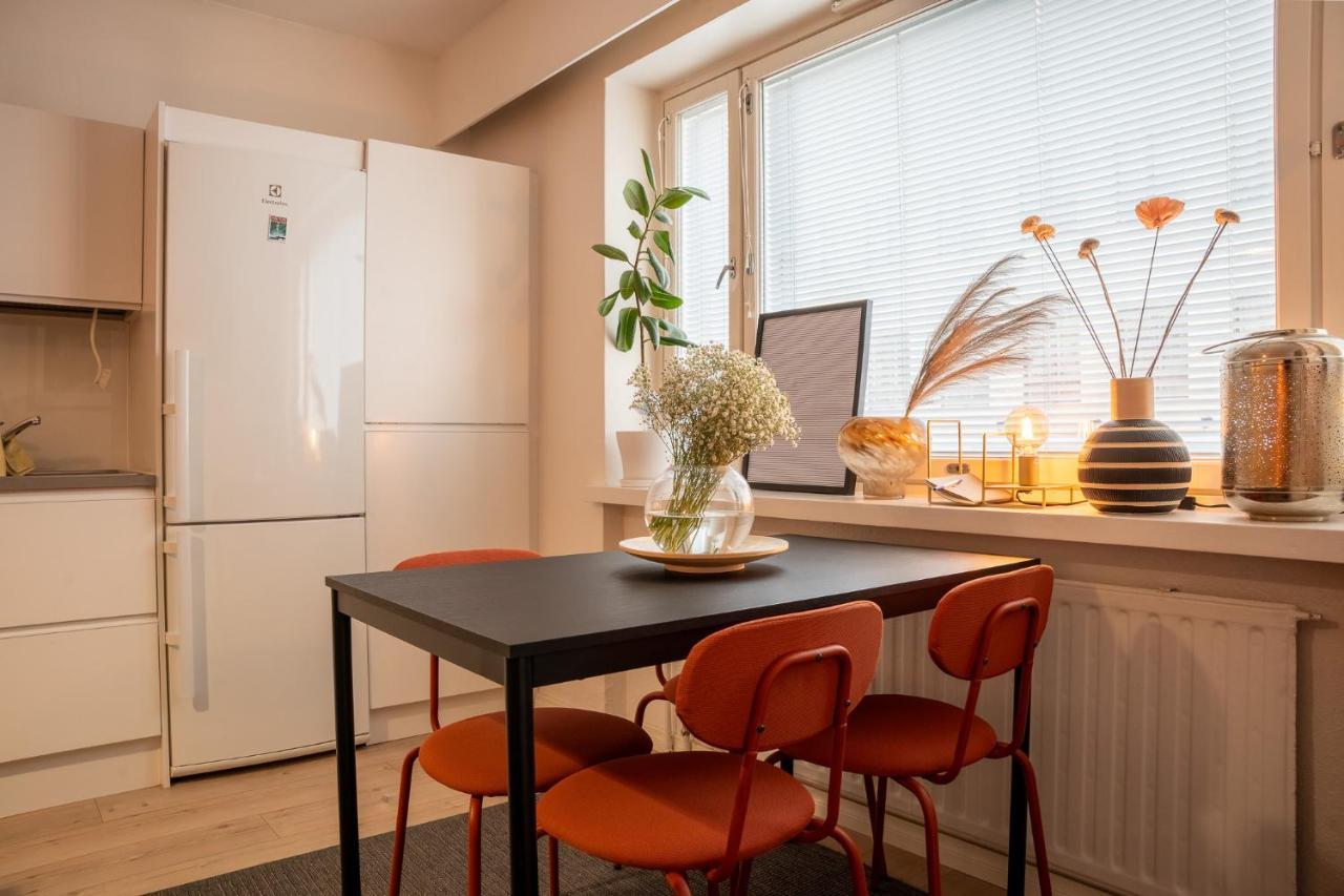 Urban Arctic Elegance: 2-Room Stylish Getaway Rovaniemi Bagian luar foto